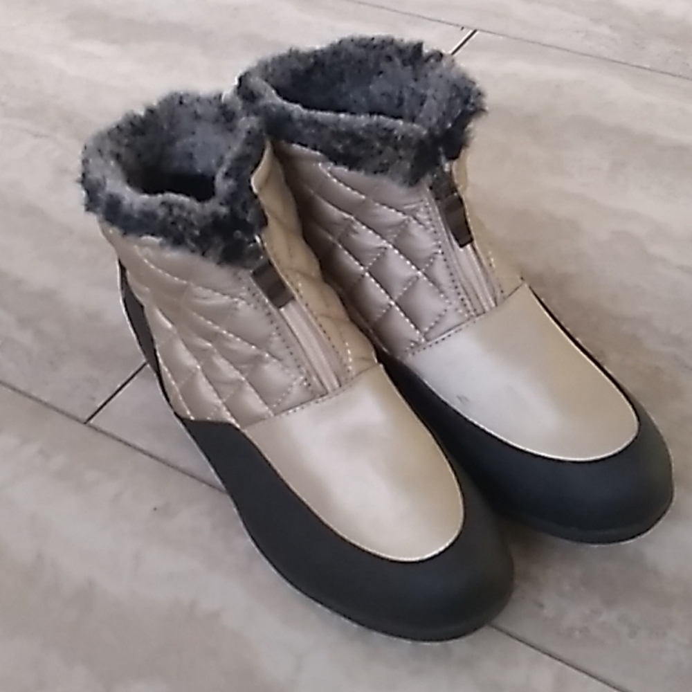 Weatherproof Women Boots